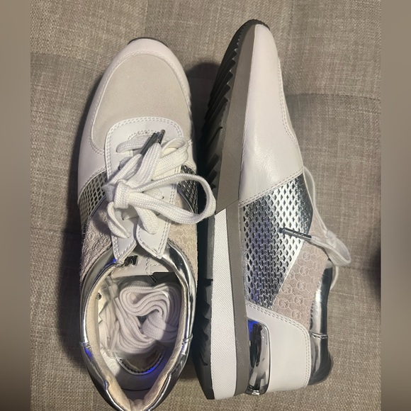 Michael Kors Sneakers - Picture 2 of 4
